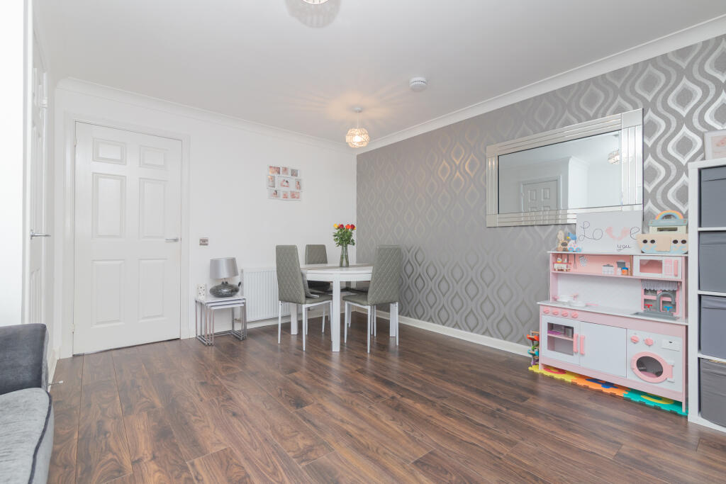 109 ivy gardens Paisley PA1 2BT L-20