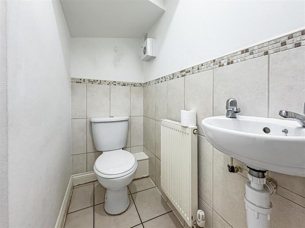 Ground Floor W/c