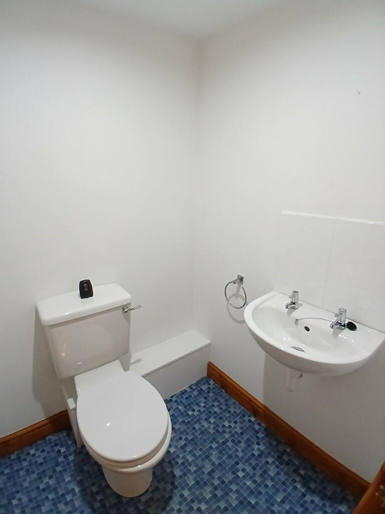 FITTED CLOAKROOM