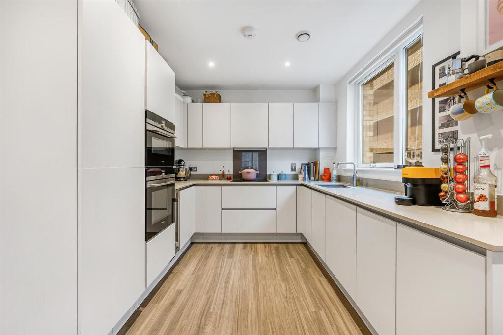 21 Donne Court-6.jpg