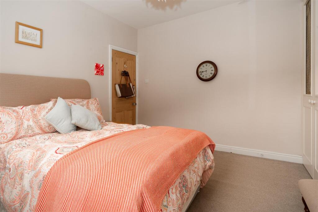 Bedroom3-3.jpg