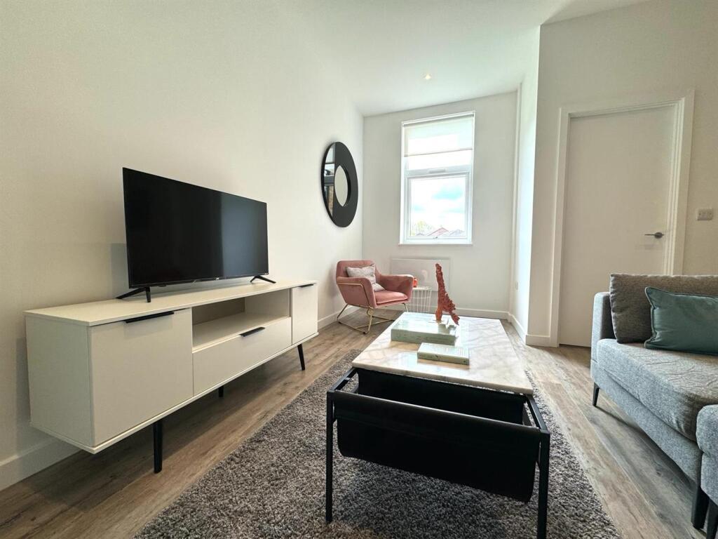 Living area pic 9.jpeg