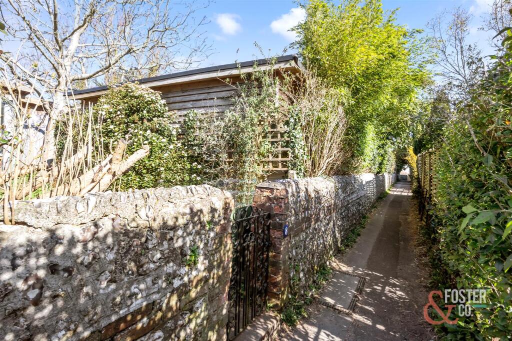 The Twitten 8-025.JPG