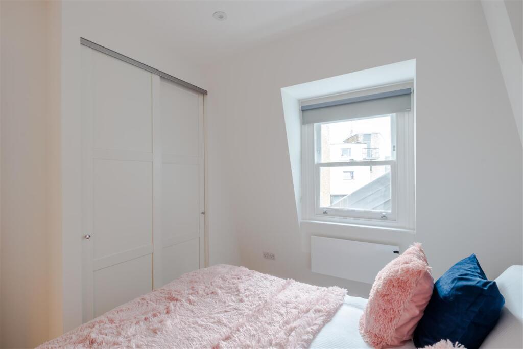 4, 30 Foley Street-9