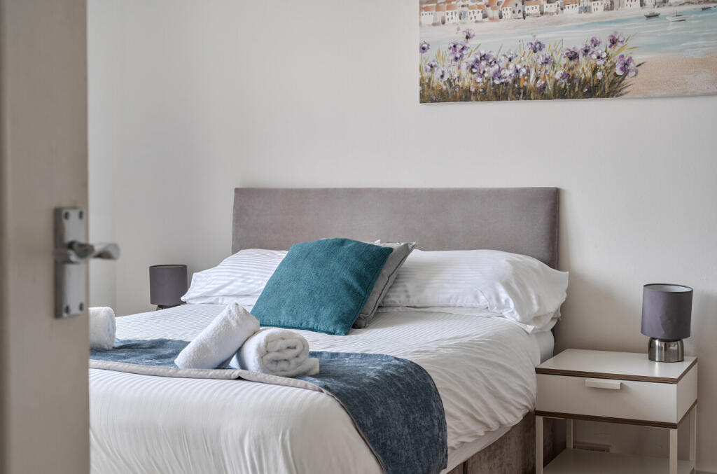 1393369-10-6943d9...