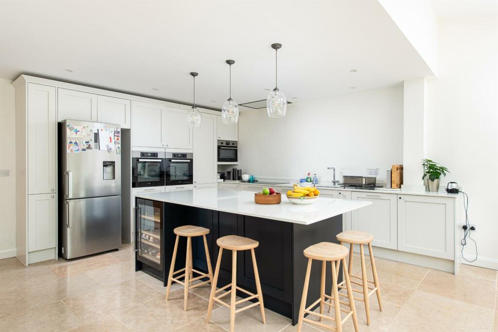 Kitchen_2.jpg