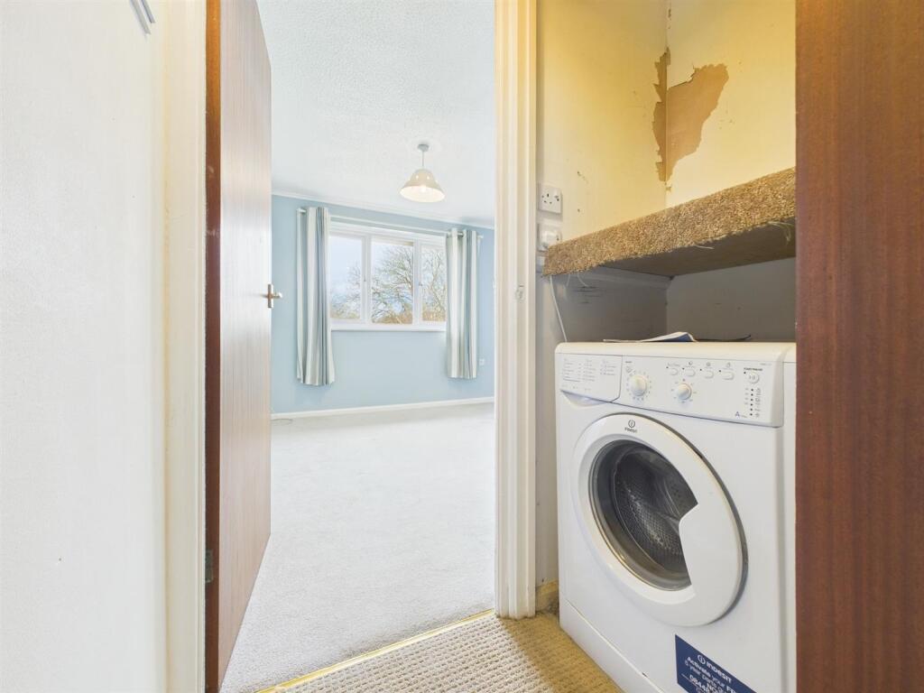 11 - One-Bedroom Flat Plus Parking In Speedwell.jp