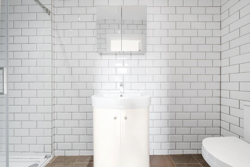 En-Suite Bathroom.JPG