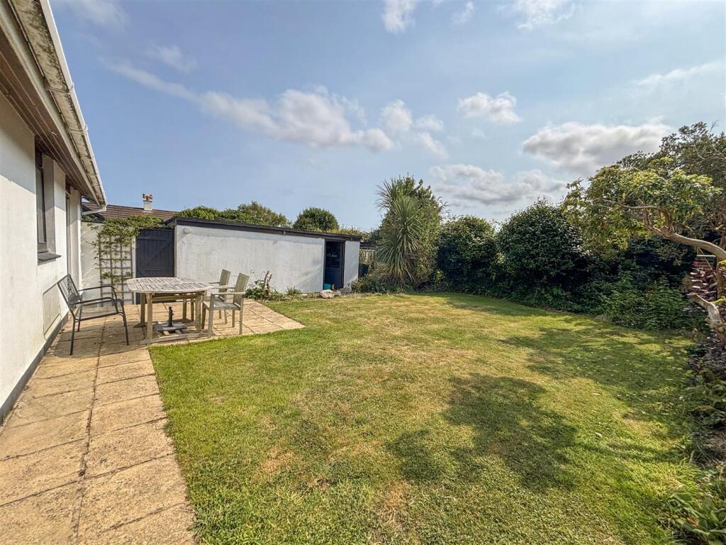 Rear garden 1.jpg