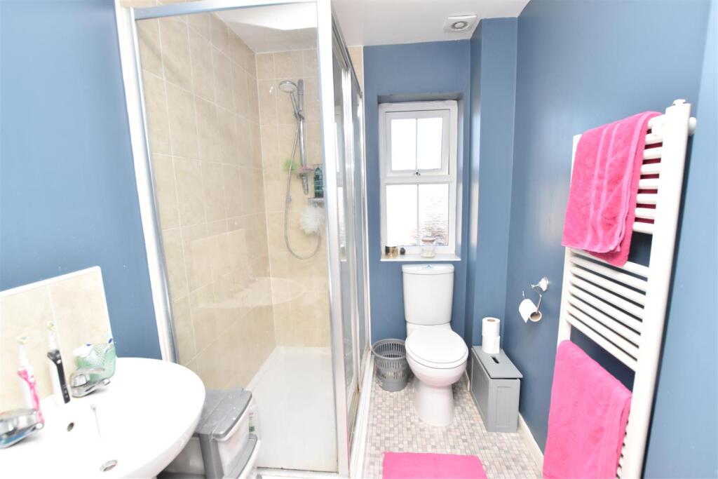 EN SUITE SHOWER ROOM