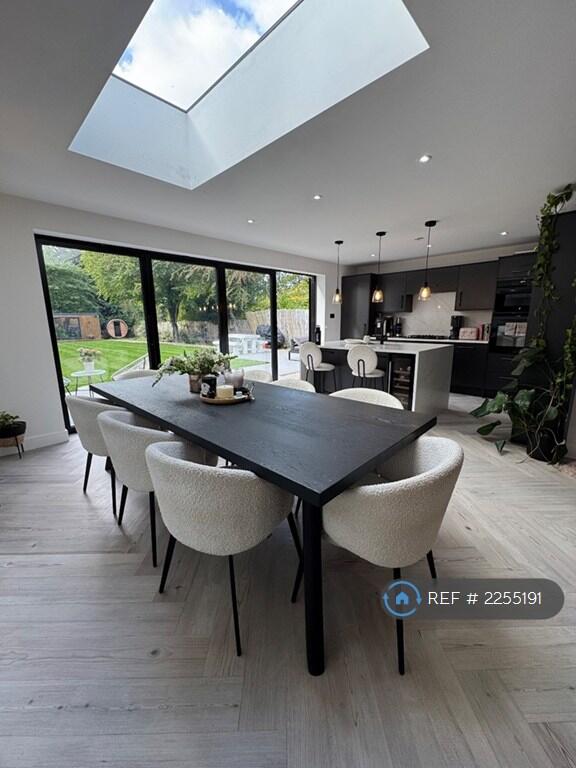 Kitchen/ Dining