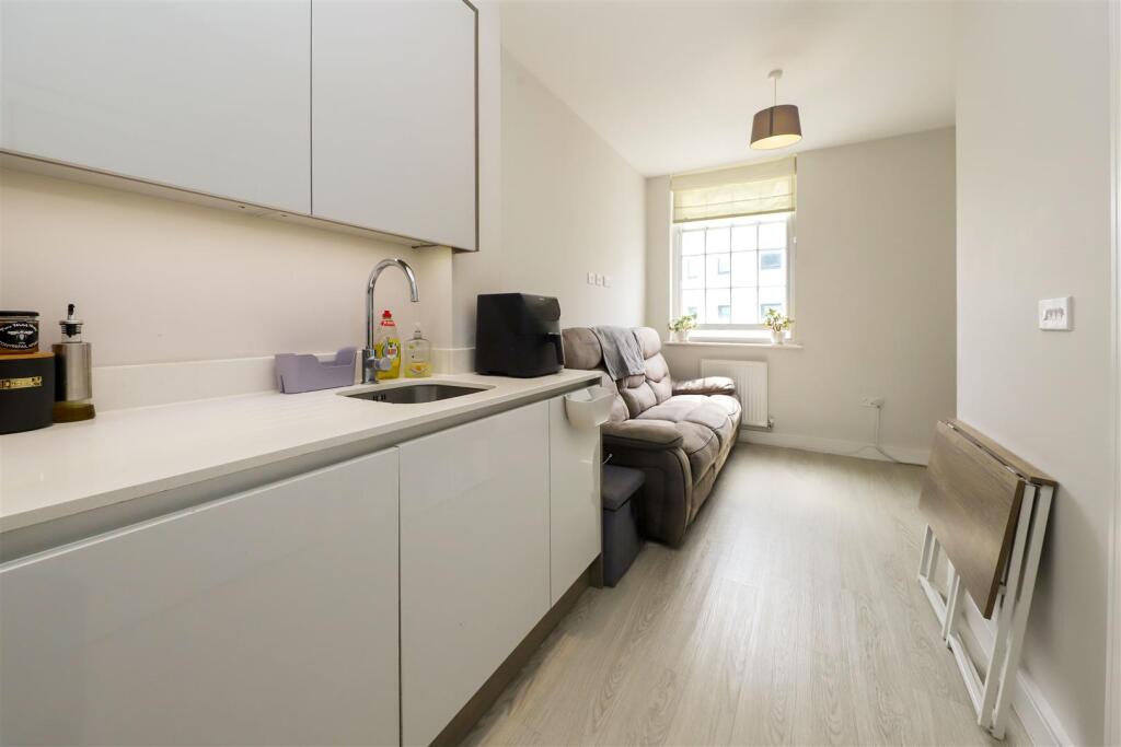 Kitchen / Living Area