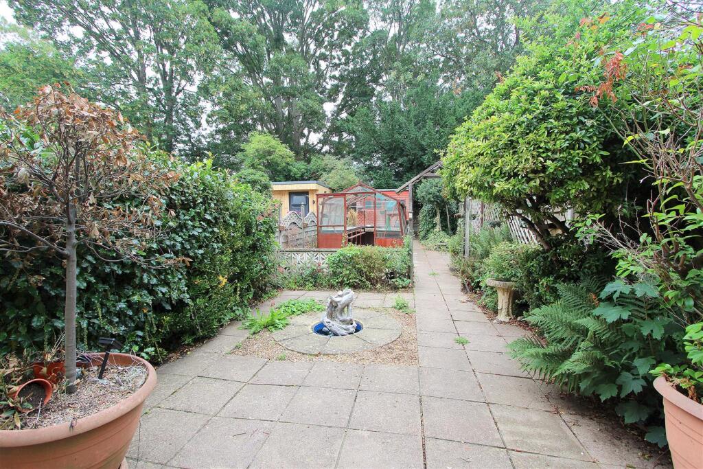 GARDEN.JPG