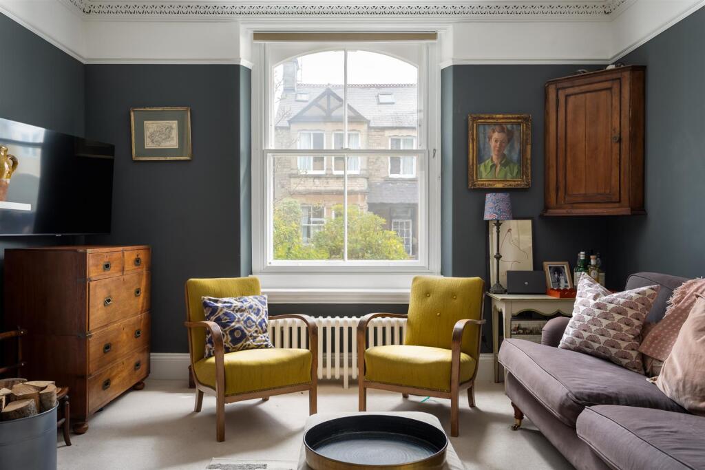 12 - 4 Victoria Road - GL7 1EN - Web.jpg