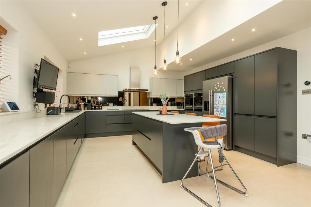 Open Plan Living &amp; Dining Kitchen Aspect 5.jpg