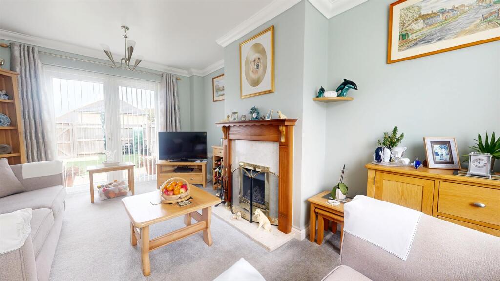 LIVING ROOM.jpg