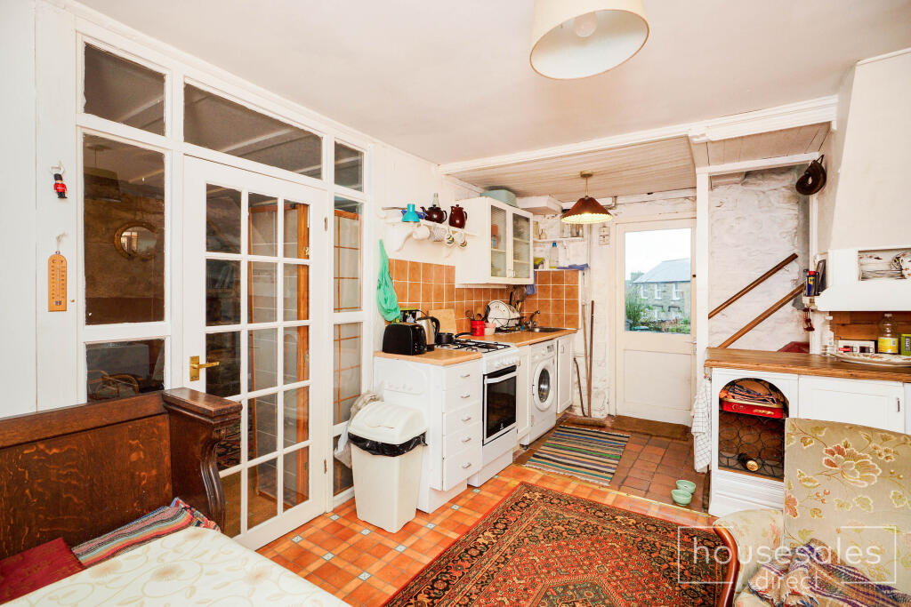 Living/Kitchen Area