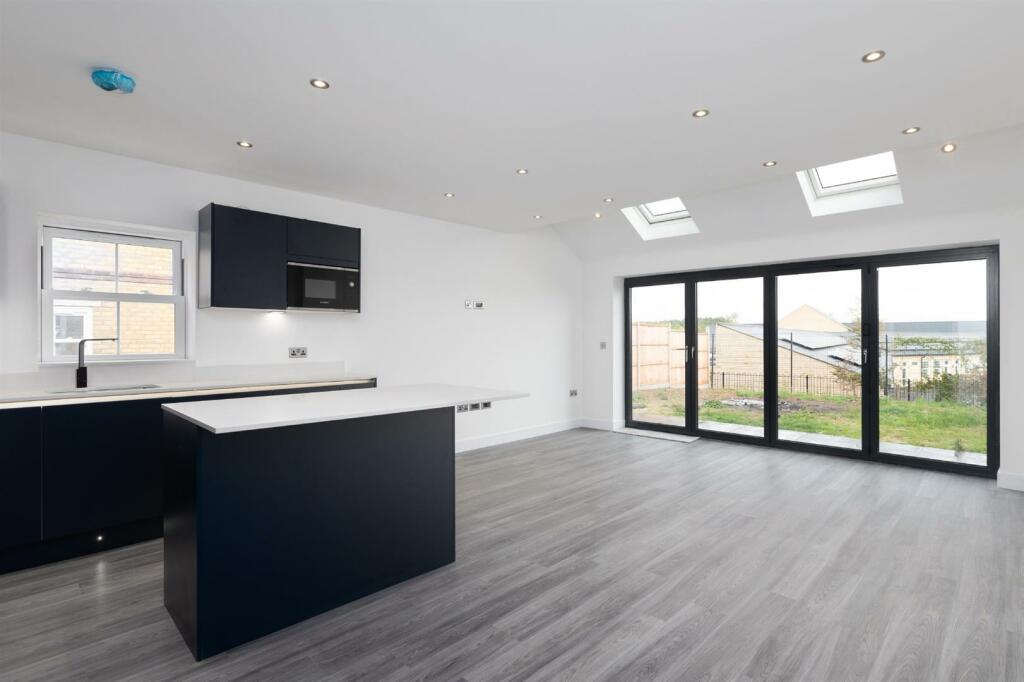 Kitchen/Dining Area