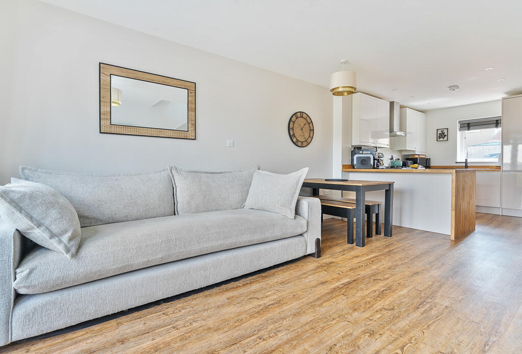 1329067-10-687e22...