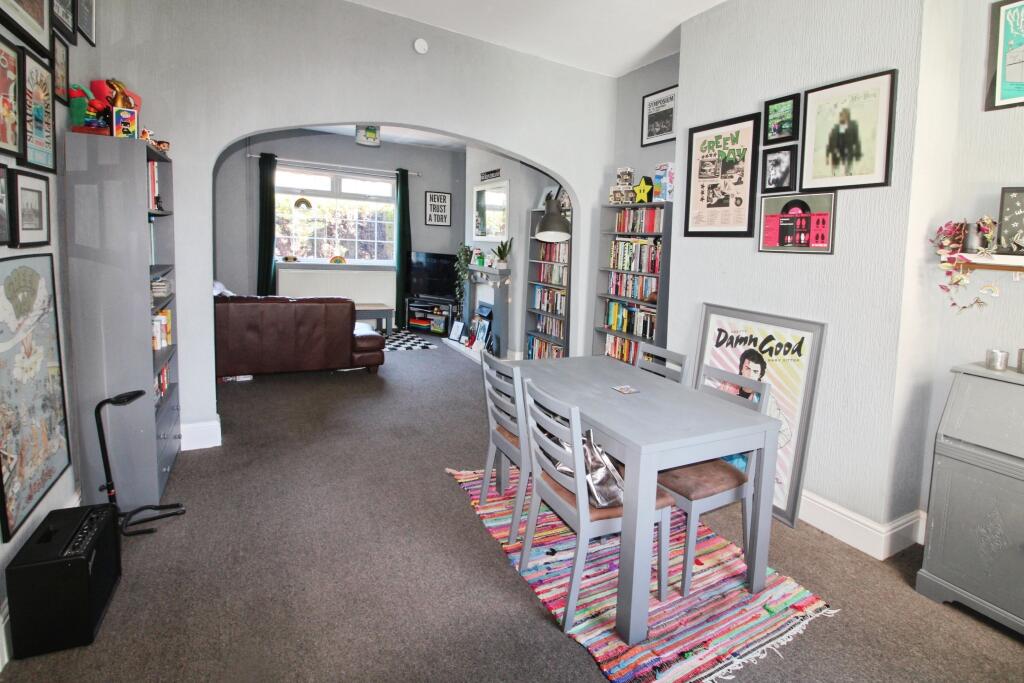 Dining room through to lounge.JPG