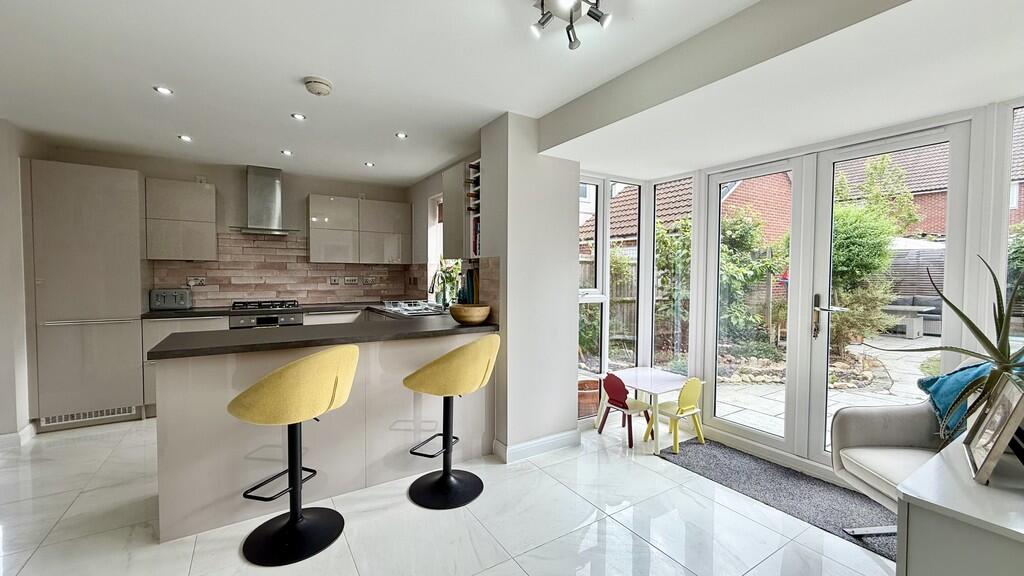 Kitchen/family ro...