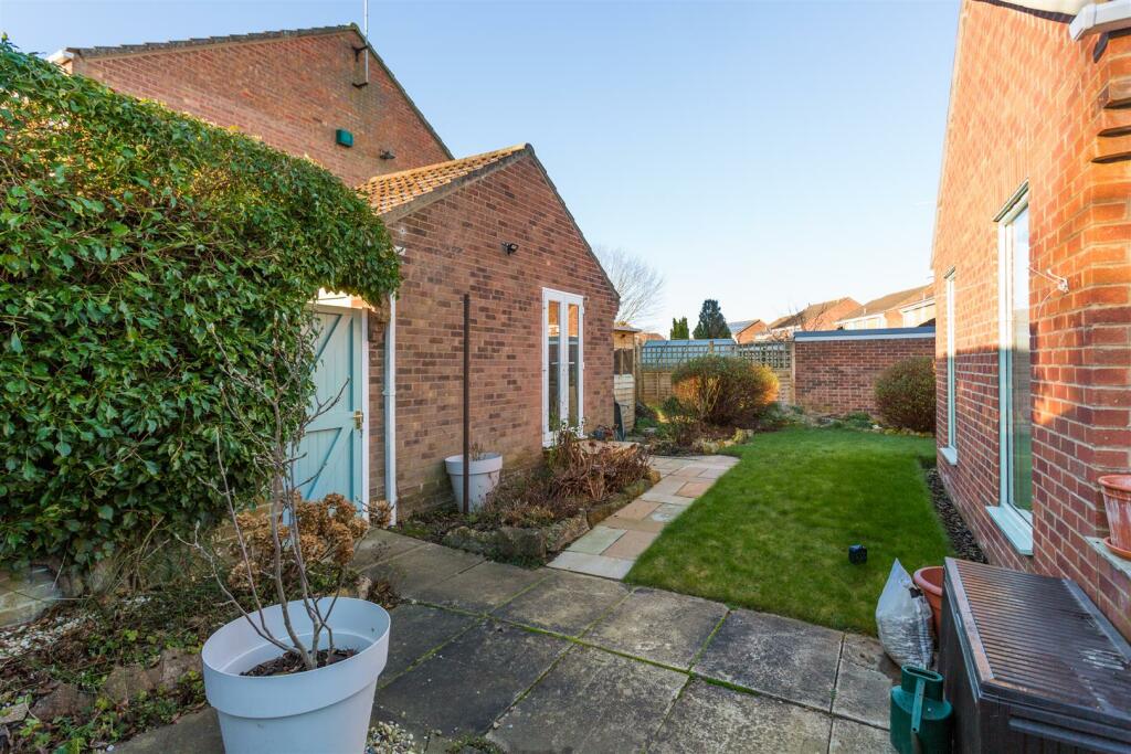 9 Lancaster Way-04.jpg