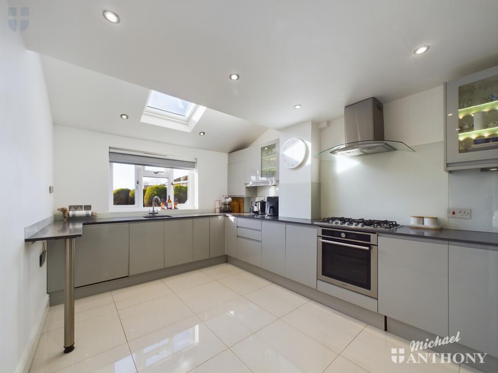 CAM03218G0-PR0507-STILL009