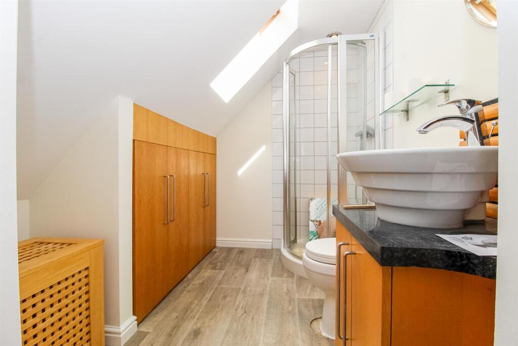 EN SUITE SHOWER ROOM/W.C.