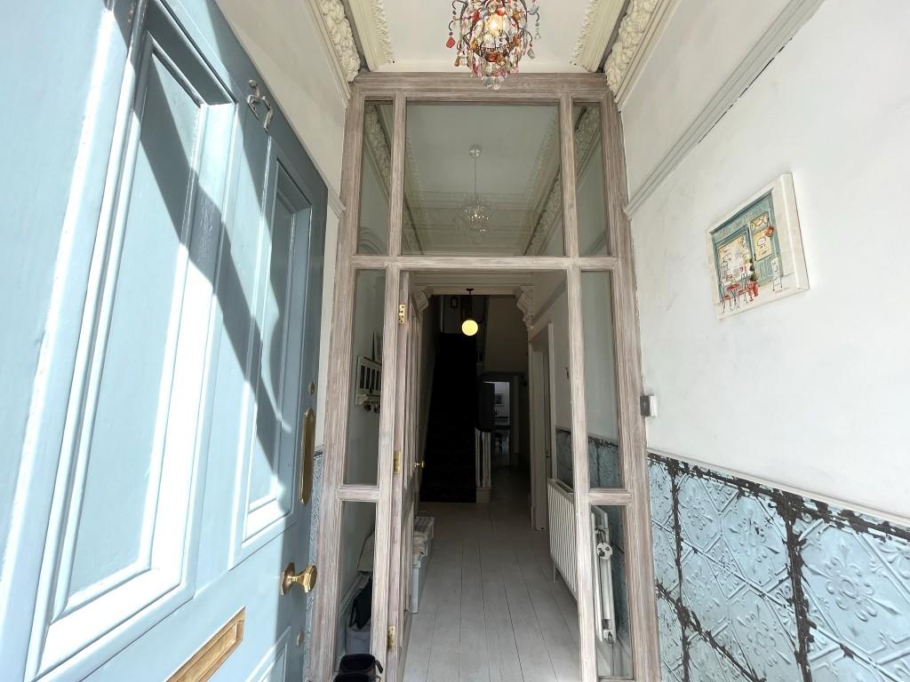 VESTIBULE