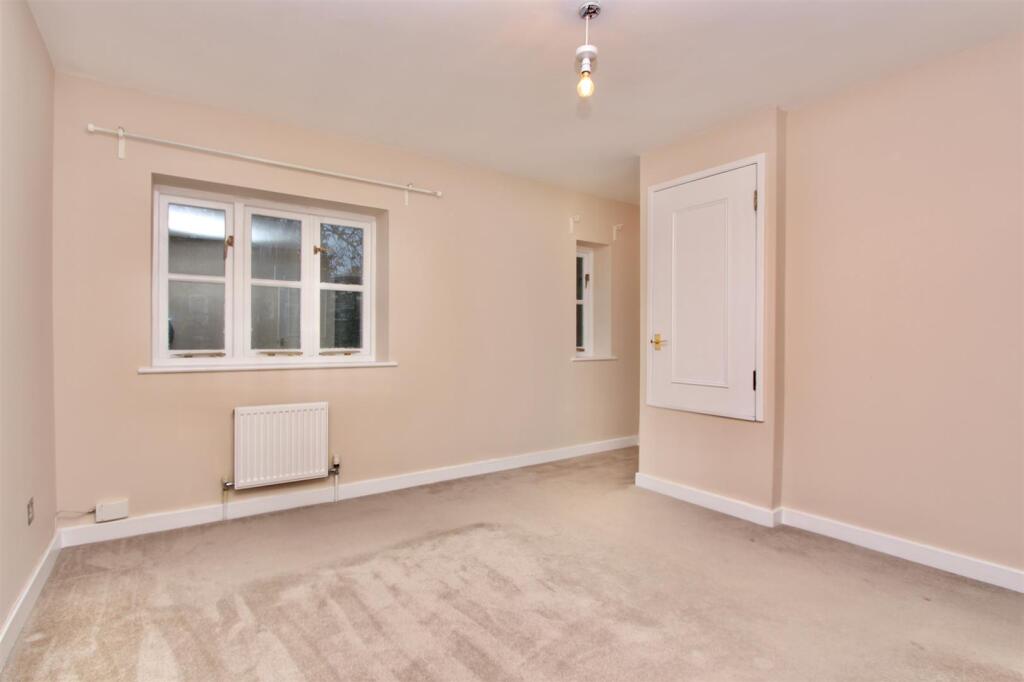Royal Close, N16