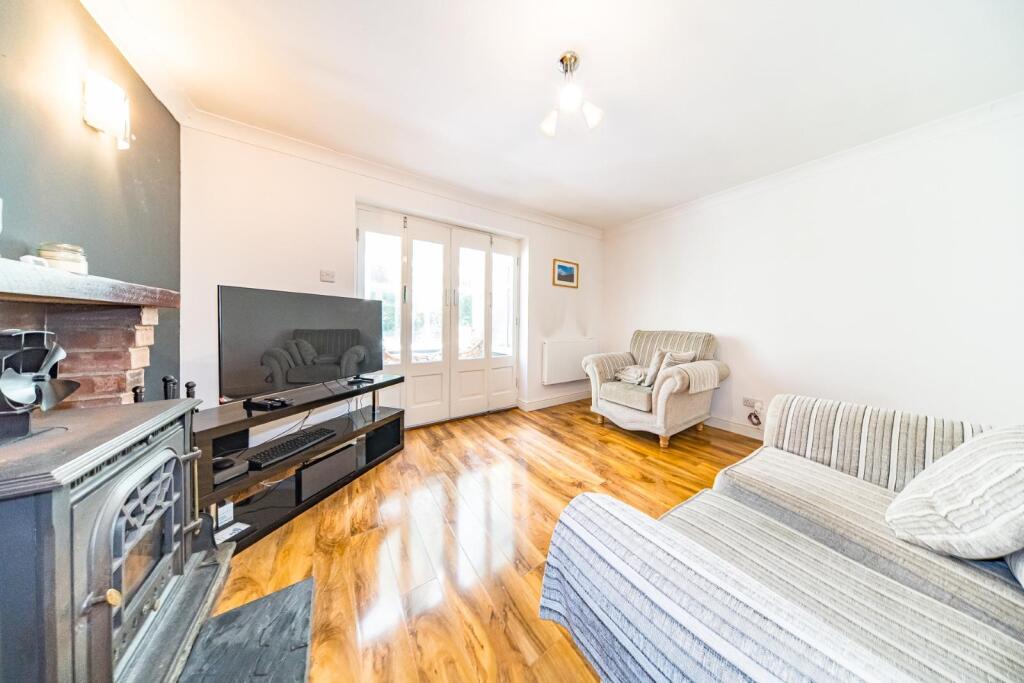 Flat 8 Derby Street lounge 2.jpg