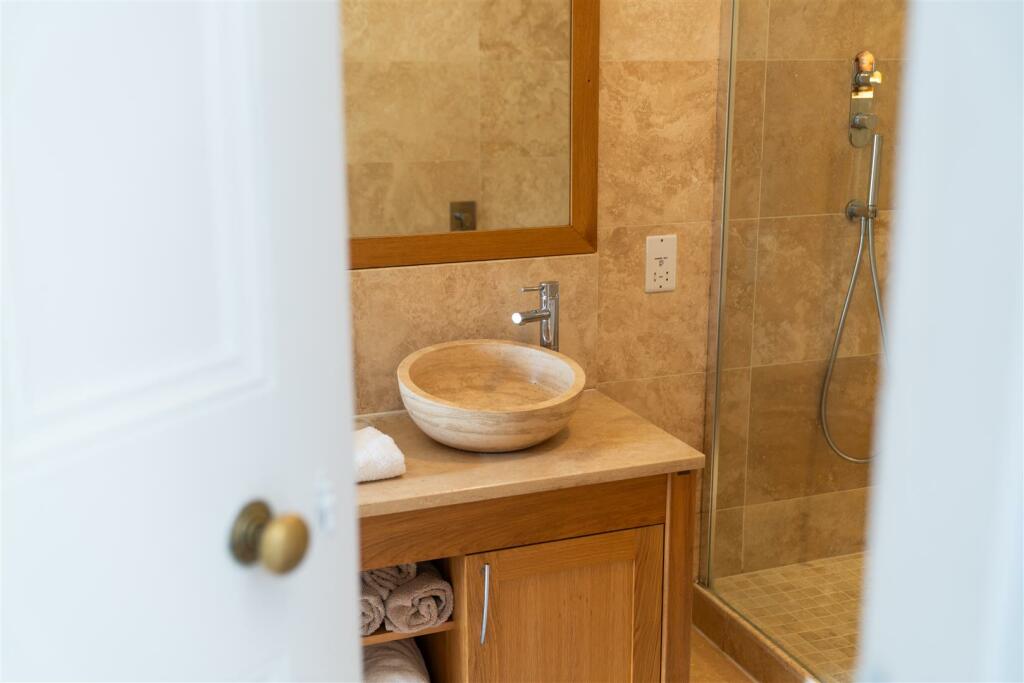 Bathroom 2-4.jpg
