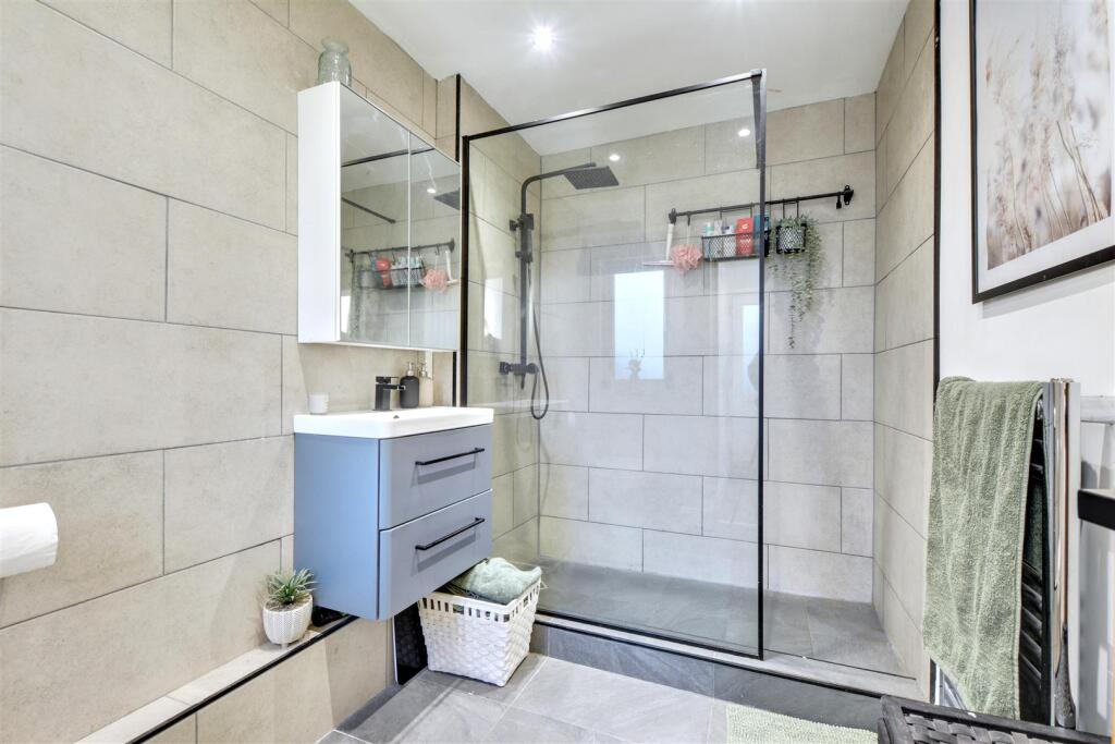 Shower Room.jpeg