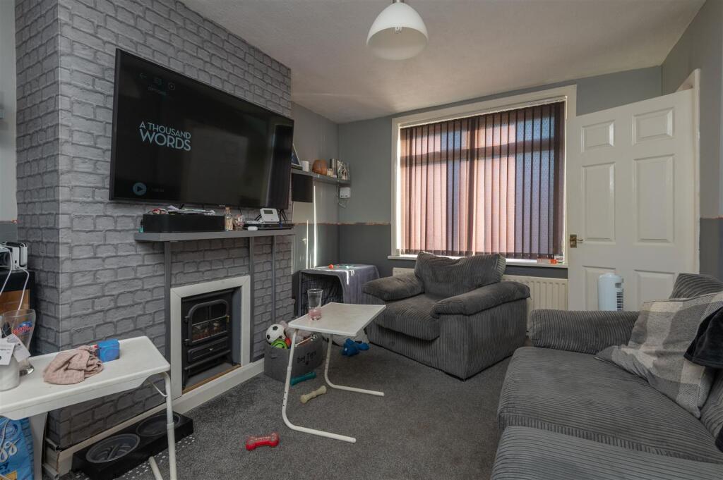 13 - 72 Whitwell Green Lane HX5 9EG.jpg