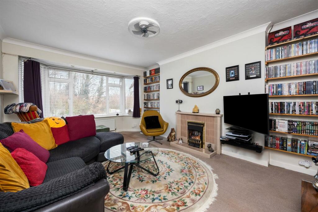 Hangleton Way 25 LOUNGE.jpeg