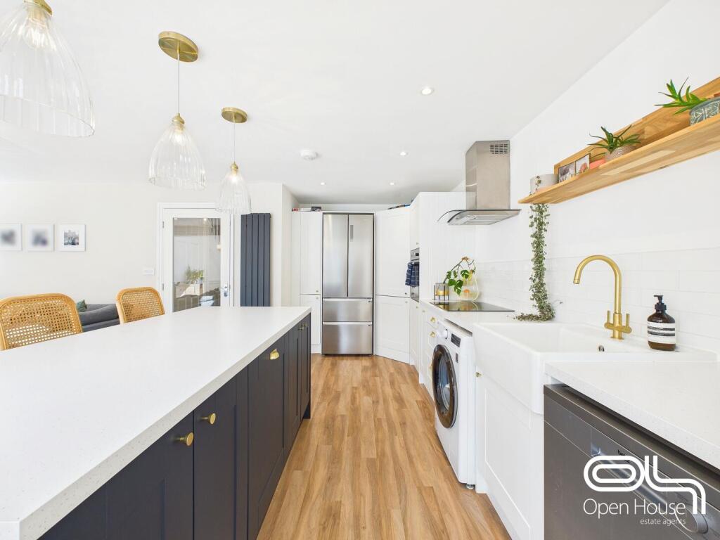 Kitchen / Living Area