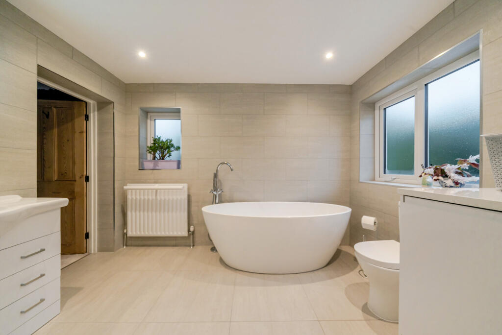 1382521-16-691da2...