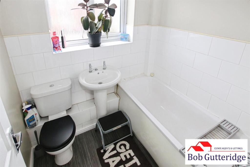 FIRST FLOOR BATHROOM