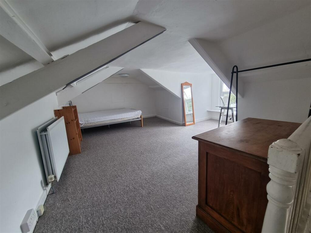 BEDROOM 5.jpg