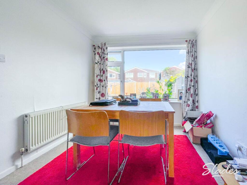 6 bronte dining area