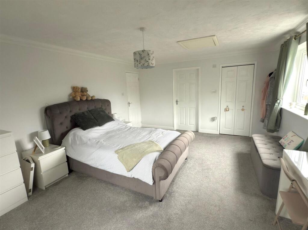 Bed 1.jpg