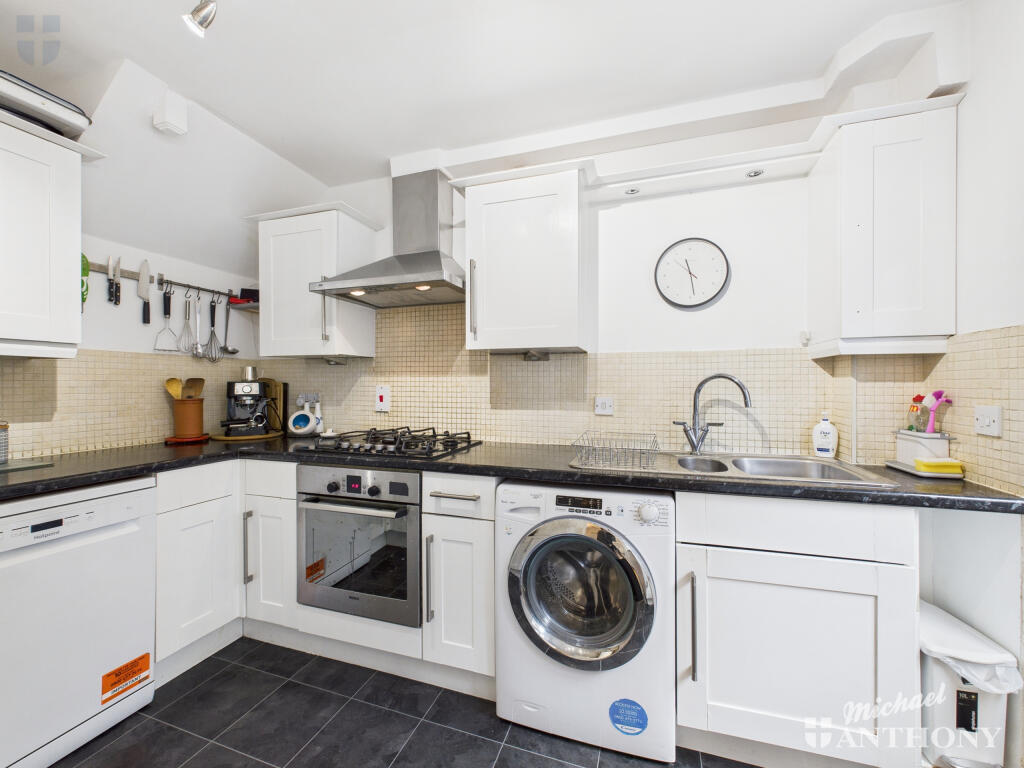 CAM03852G0-PR0435-STILL010