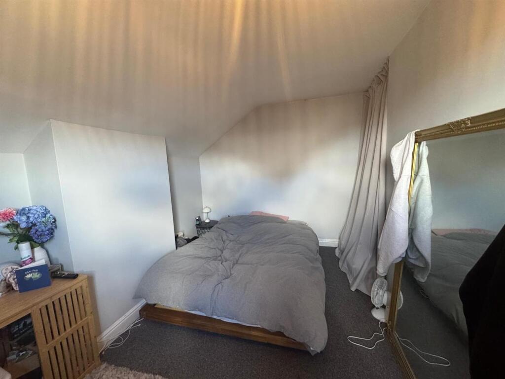 Bed 2.jpeg