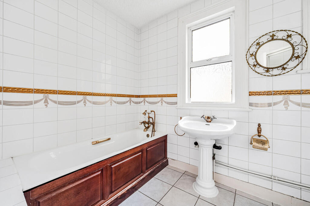 5 Lammas Park Gar...