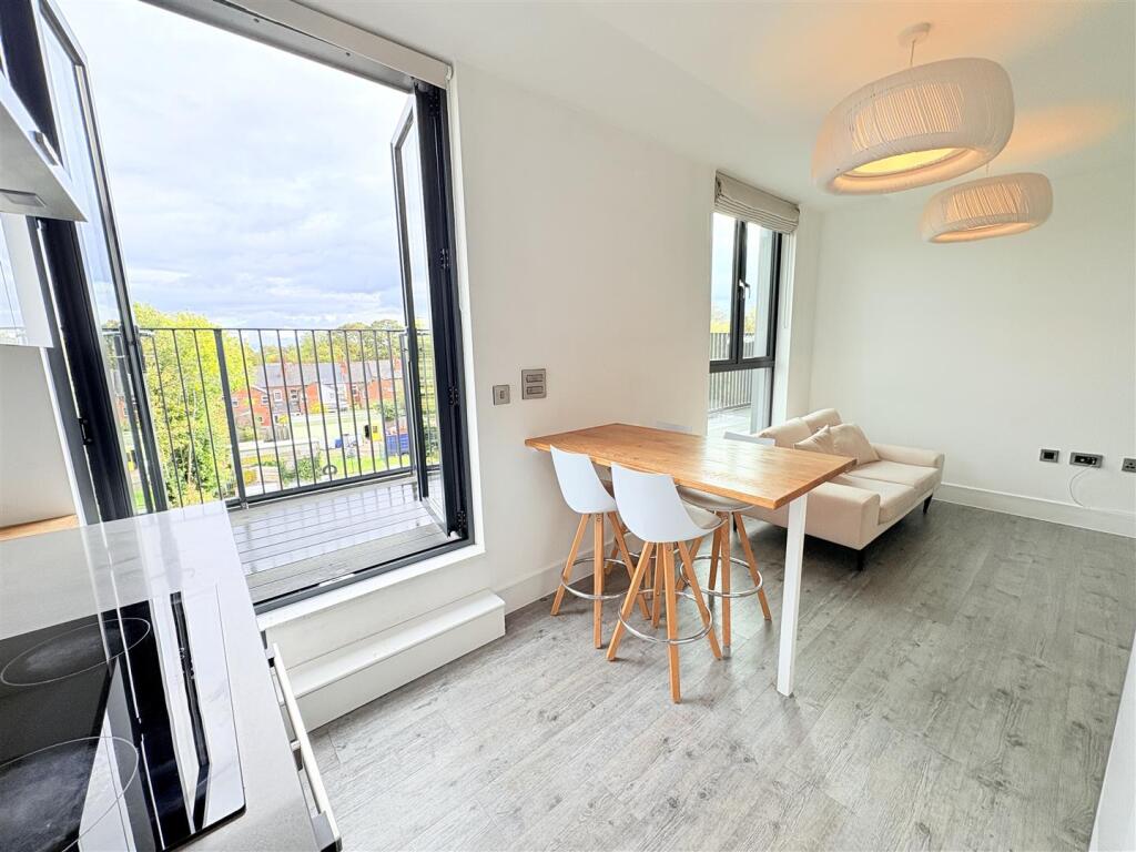 Open Plan Living/Balcony