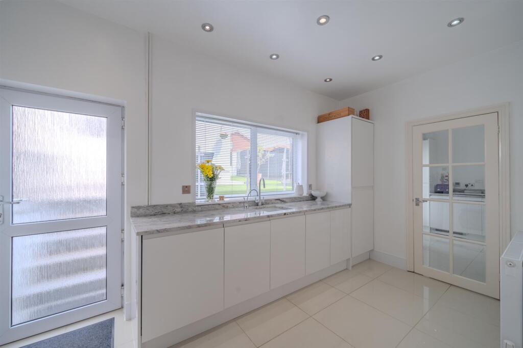 194 The Highway-28.jpg