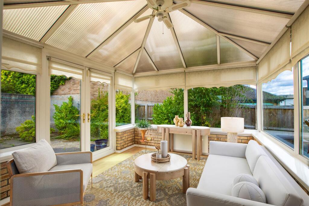 Property_4F60_sunroom_11-09-25_14_18.jpeg