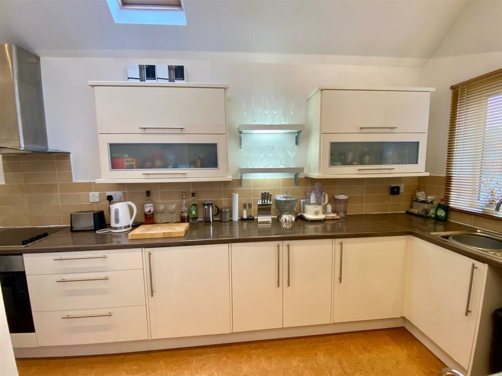 kings head road 15b kitchen 3.jpg