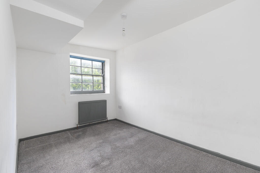 Flat 3, 111b West...