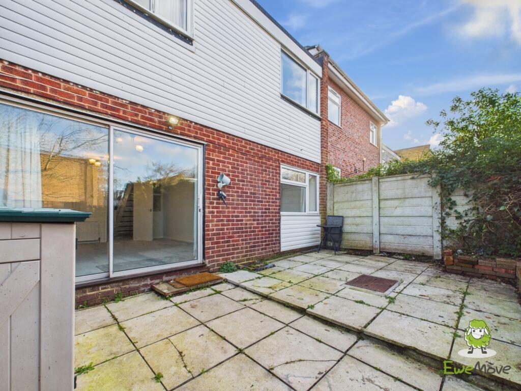EweMove Estate Agents Basingstoke - Ribble Way - G